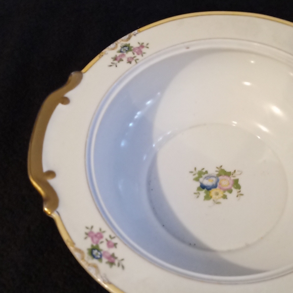 Vintage Hand Painted Porcelain Serving Bowl Gold Trim Made Japan - Picture 4 of 8